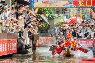 哈登谈主场球迷：今晚这里就像在开派对 能量拉满&这就是主场优势